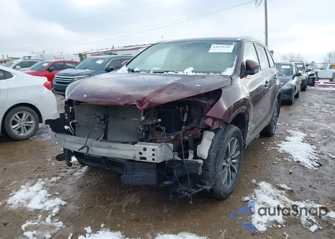 2019 Toyota Highlander Xle z USA, uszkodzony, nr VIN 5TDJZRFH9KS740948